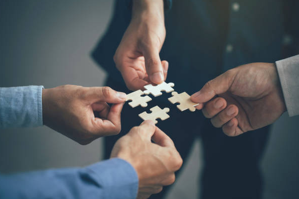 MANAGING ORGANISATIONAL CHANGE WHILE MAINTAINING POSITIVE INDUSTRIAL RELATIONS
